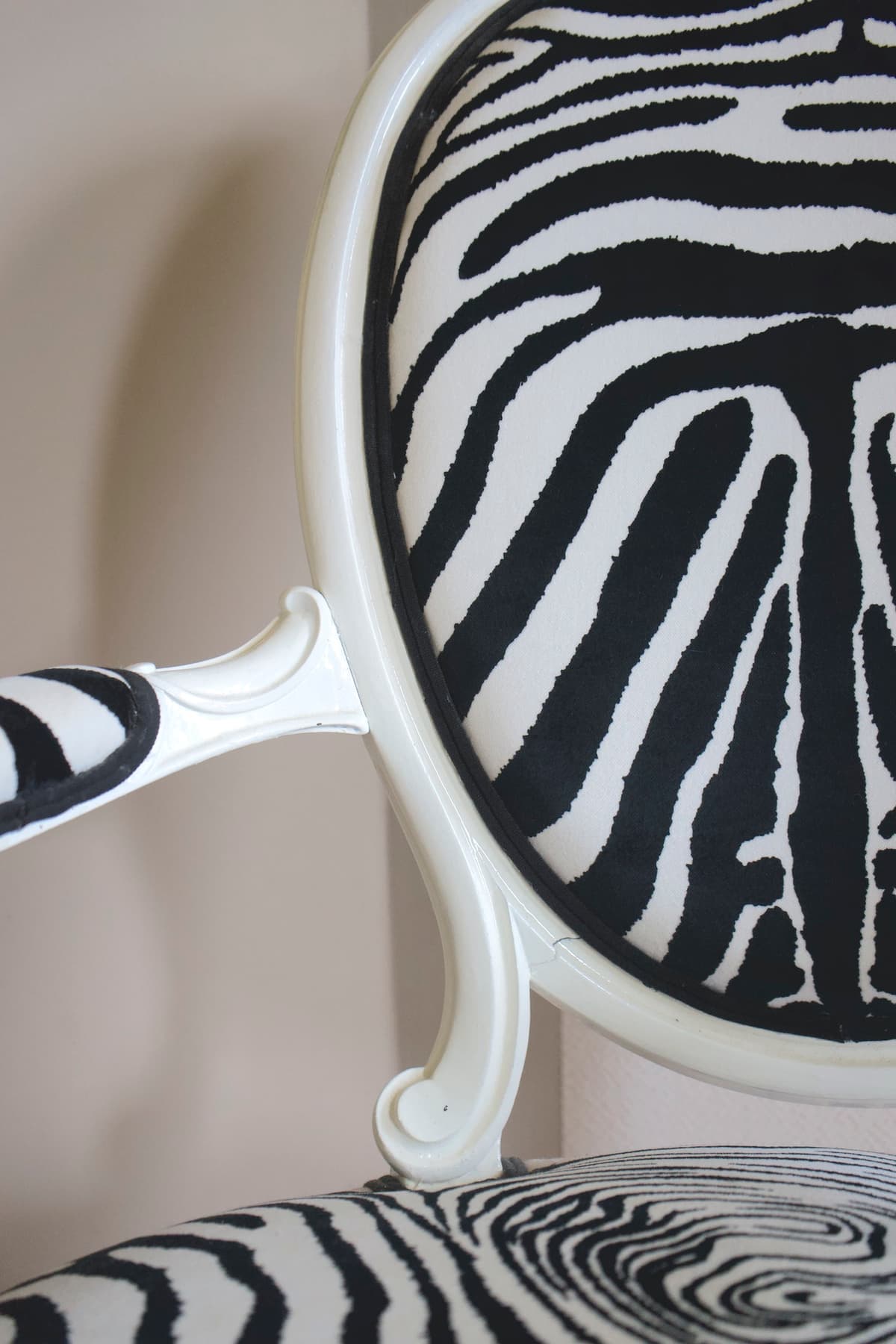 Fauteuil 2 chaises basses zèbres